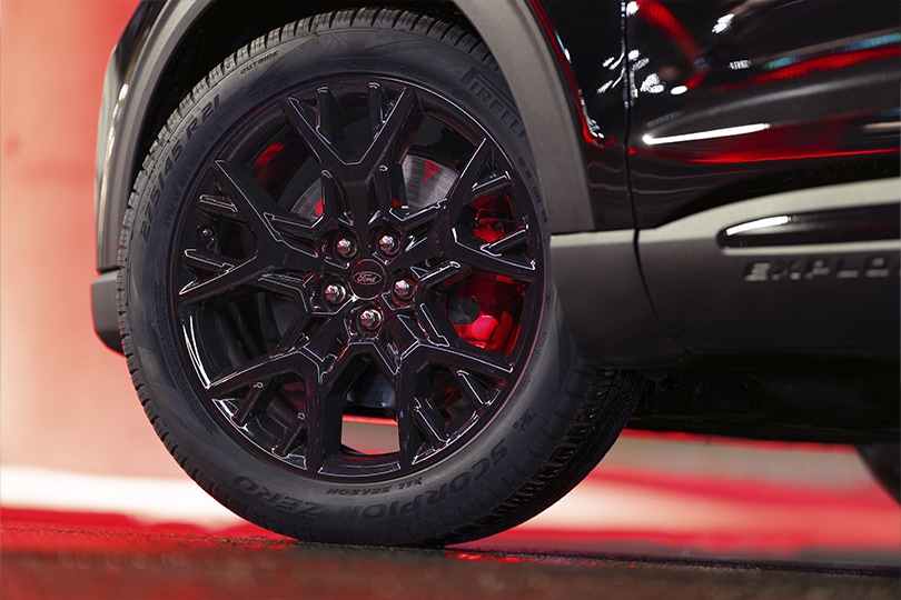 Descubre ST Sinister Package disponible en Ford Explorer 2027 SUV con imagen exclusiva
