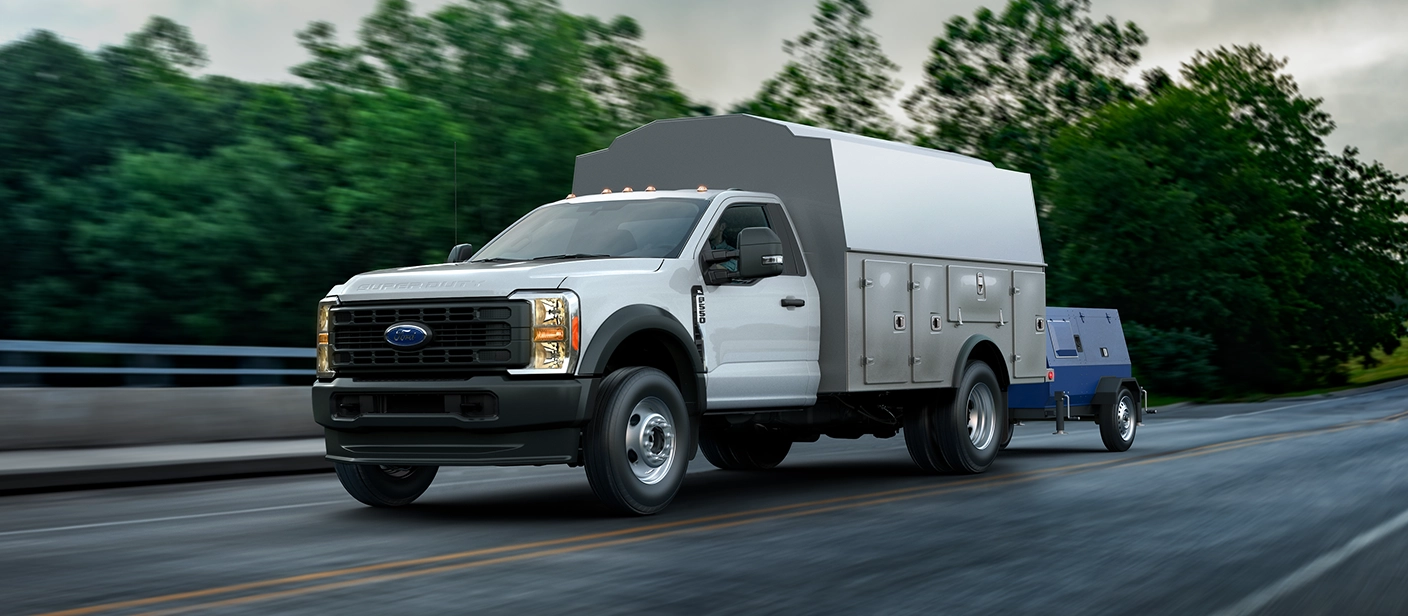 Motor V8 y Transmisión de 10 Velocidades en Ford Super Duty Chasis 2027