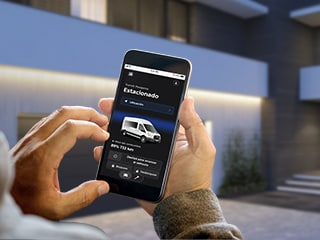 Ford Transit Pasajeros 2027 ofrece control remoto y funciones con Ford App la Aplicación Móvil