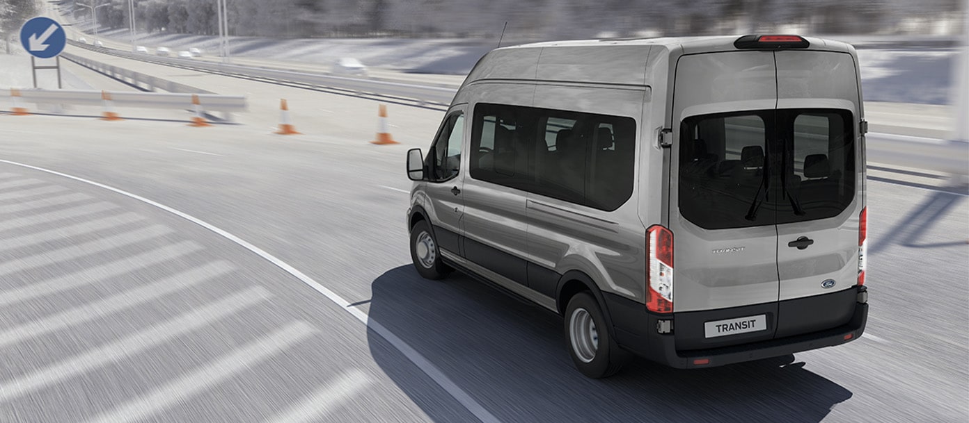 Ford Transit Pasajeros 2027 con dirección hidráulica asistida y transmisión manual eficiente