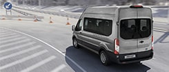 Ford Transit Pasajeros 2027 con dirección hidráulica asistida y transmisión manual eficiente