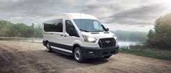 Ford Transit Pasajeros 2027 con faros de halógeno y espejos eléctricos ajustables
