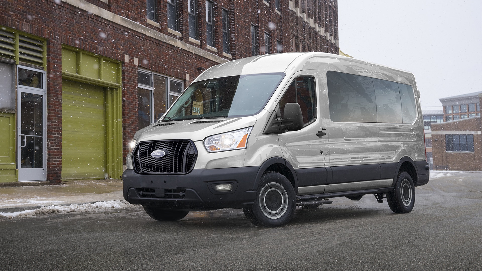 Ford Transit Pasajeros 2027 con potencia diésel eficiente para recorridos largos y ahorro
