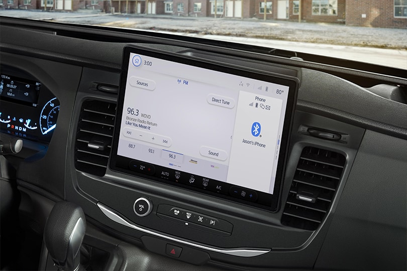 Ford Transit Pasajeros 2027 integra tecnología avanzada para control y conectividad total