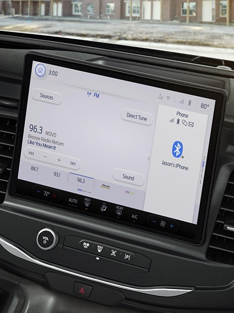 Tecnología y gran pantalla equipada en Ford Transit Pasajeros 2027, con Sistema SYNC4