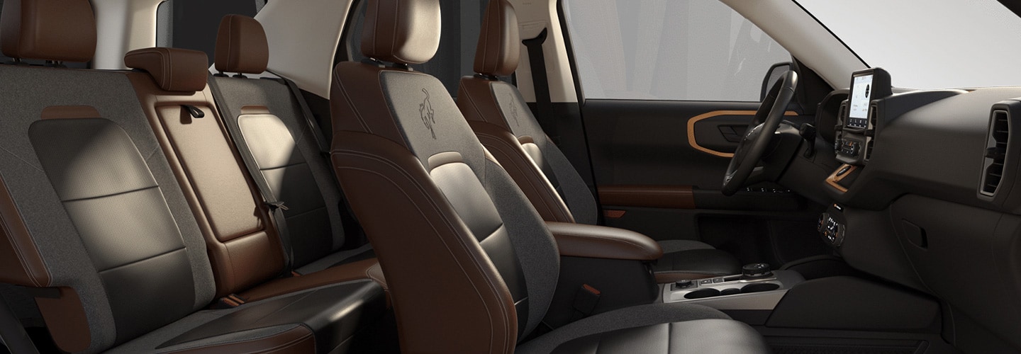 Interiores de Camioneta SUV Ford Bronco Sport Disponible en color Negro con Café