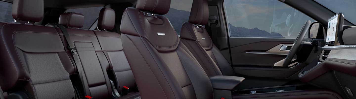 Ford Explorer 2025, SUV de 3 filas con Asientos de Piel Microperforada en color caoba