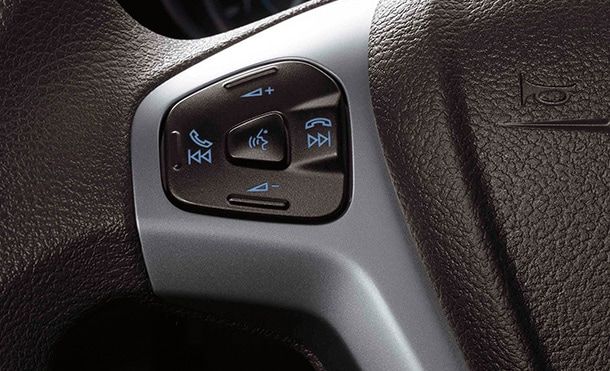 Cómoda Experiencia de Manejo en Ford Figo 2021, Auto Compacto con Controles de Audio al Volante