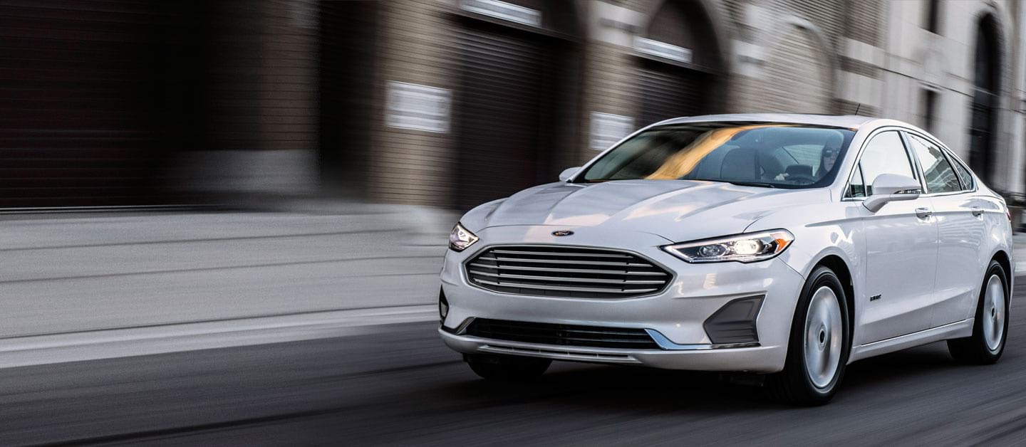 Información relevante del auto Ford Fusion Híbrido 2019
