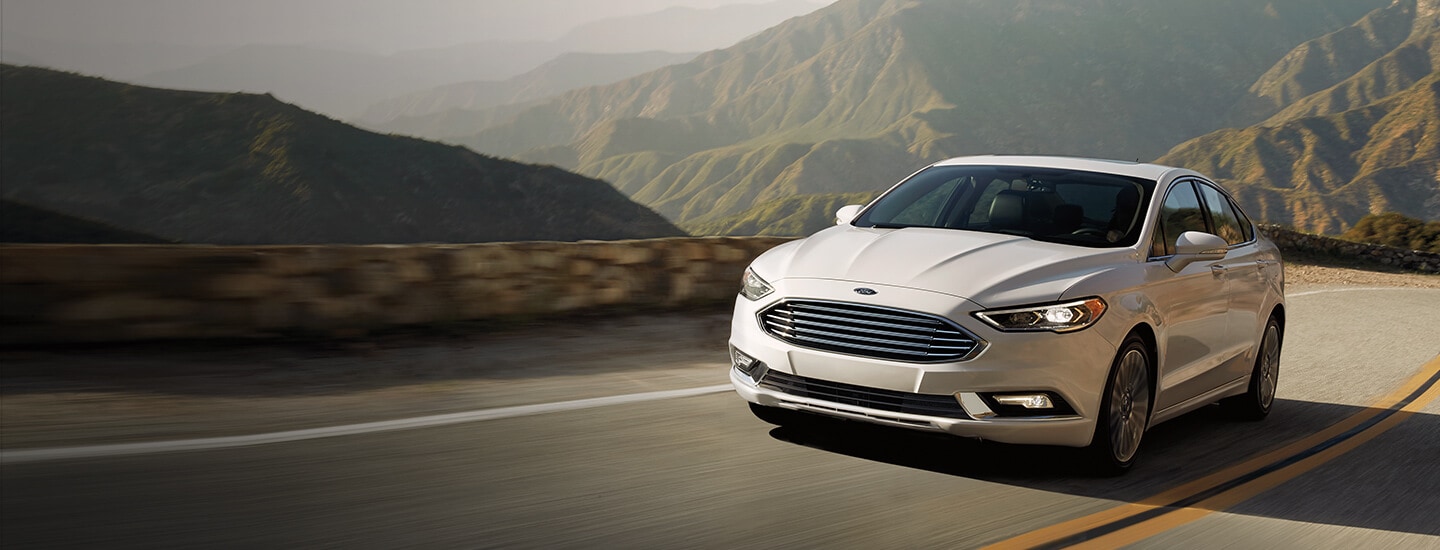 Información de Ford Fusion Híbrido 2018, auto sedán de gran tecnología
