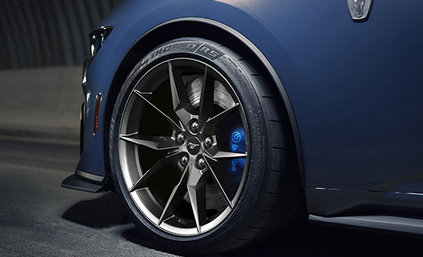 Cálipers Brembo y Suspensión Magne Ride del Muscle Car Deportivo Ford Mustang Dark Horse 2024