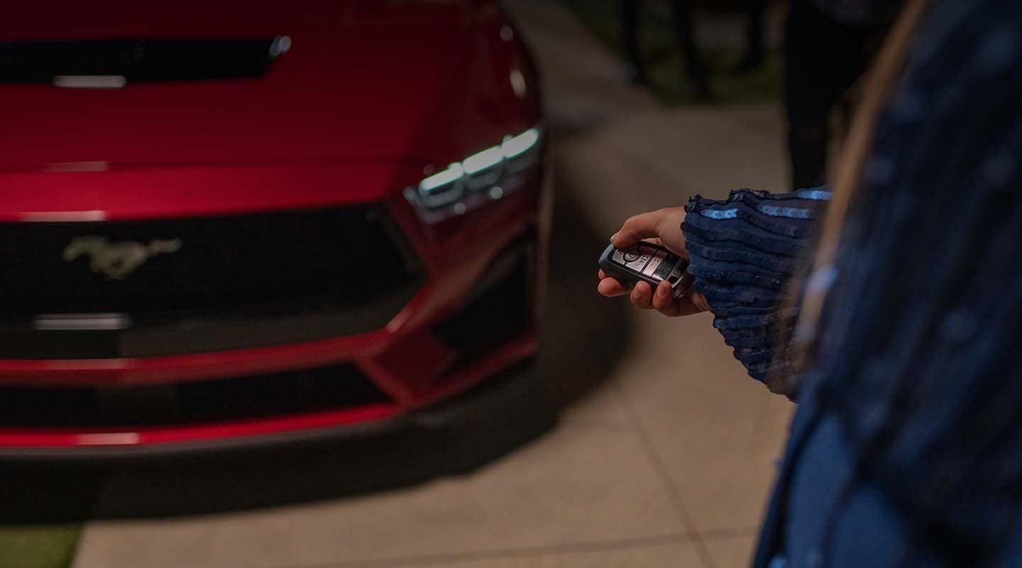 Encendido Remoto equipado en Ford Mustang 2026 te permite arrancar el motor y calentarlo a distancia