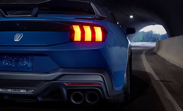 Vive Máxima Deportividad con Suspensión Magneride de alta precisión en Ford Mustang Dark Horse 2026