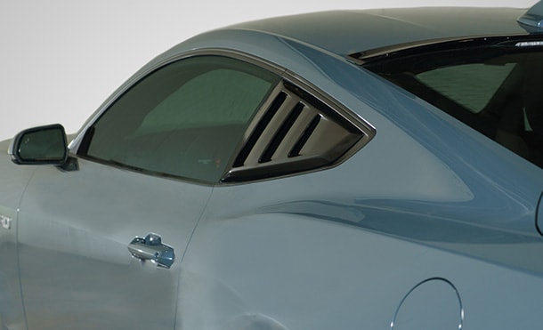 Persianas para ventanilla de Ford Mustang 2024 que le brindan aspecto retro al Vehículo Deportivo