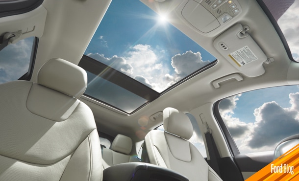 Disfruta de una noche romántica en tu Vehículo Ford equipado con Techo Panorámico Vista Roof