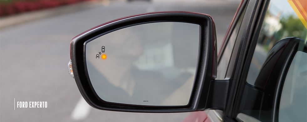 Conoce cómo acomodar mejor tu retrovisor y qué es lo que debes ver