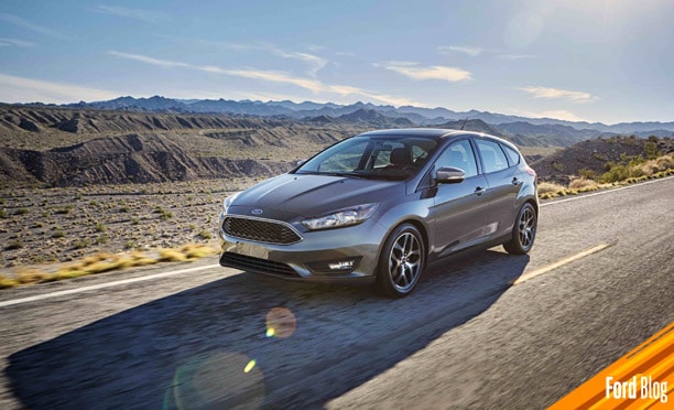 Si una ambulancia se acerca a tu auto, evita detenerte. Descubre qué hacer