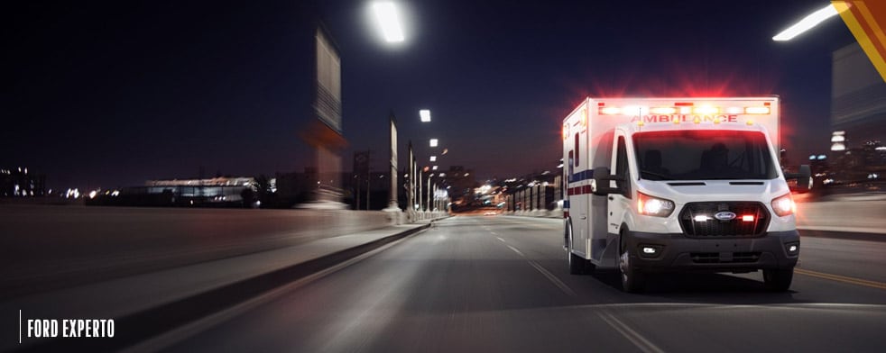 Conoce cómo actuar al aproximarse una ambulancia en tu carril