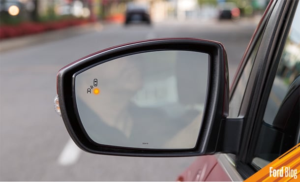 Sistema de Monitoreo de Punto Ciego BLIS, que brinda advertencias al cambiar de carril