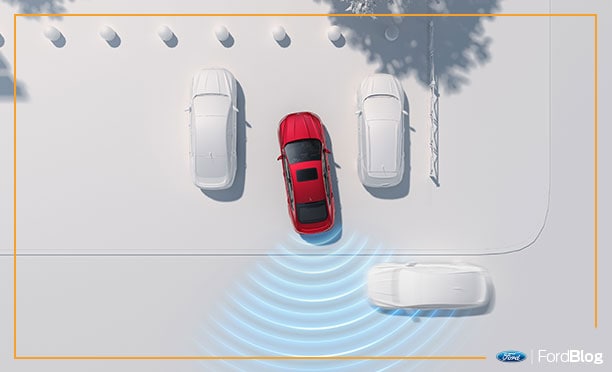 Alerta de Tráfico Cruzado notifica de objetos en parte trasera y lateral del auto