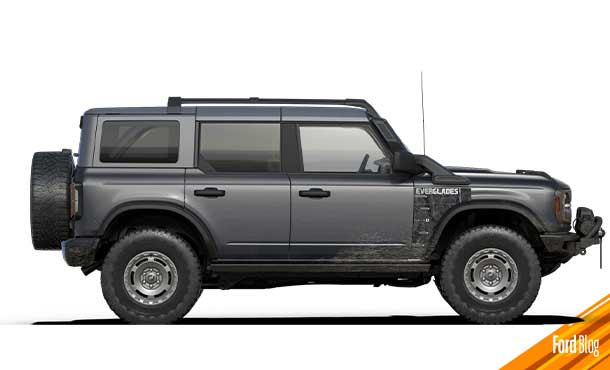 Estilo deportivo inigualable de Ford Bronco Everglades, disponible en nuevo color Gris Volcánico