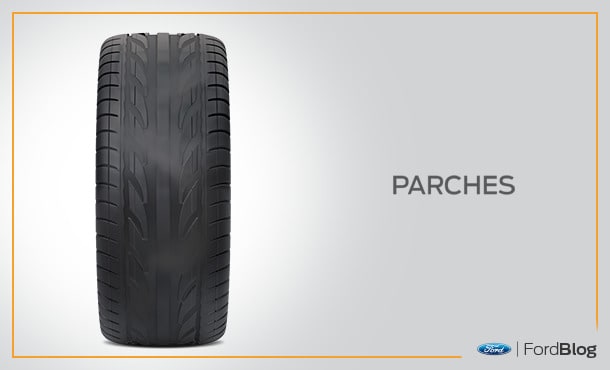 El desgaste en los hombros significa que el vehiculo necesita alinearse y revisar la suspensión