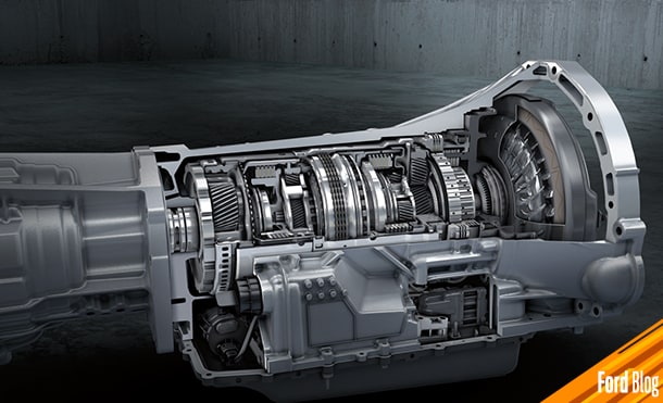 Descubre la importancia del motor de arranque y transmisión en un auto
