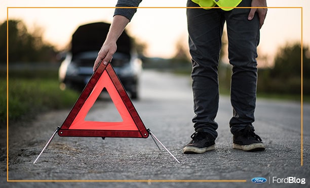 Los vehículos Ford cuentan con triángulos de emergencia junto a la llanta de refacción