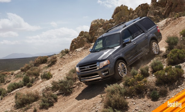 Consejos para conducir tu vehículo Ford de manera segura en bajadas muy pronunciadas 