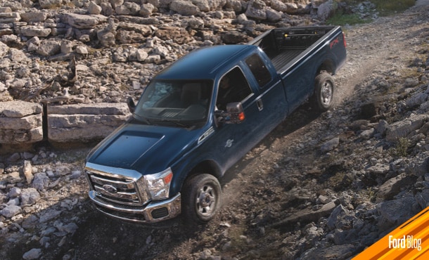 Recomendaciones para conducir en descensos inclinados con vehículos Ford de Transmisión Automática 