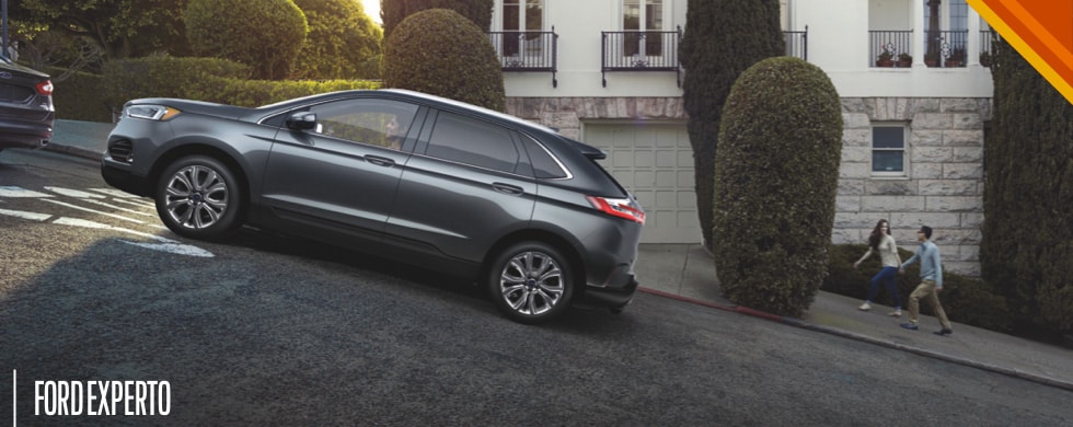 Consejos para a conducir seguro en subidas y bajadas inclinadas en Vehículos Automáticos Ford 