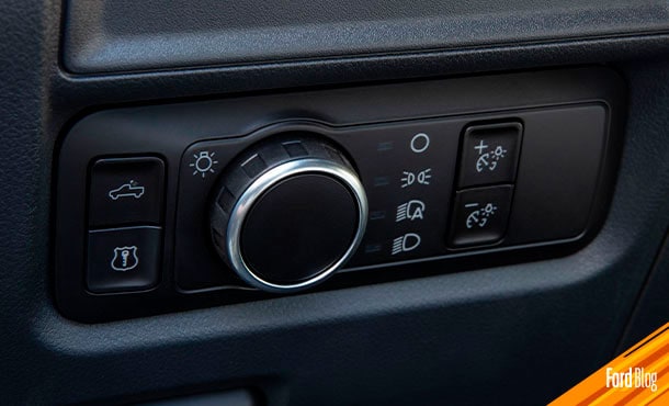 Descubre que hacer en caso de que los Faros de tu Vehículo Ford tengan Humedad