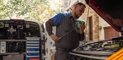 Descubre el nivel correcto de aceite en el motor de tu vehículo Ford y toma precauciones