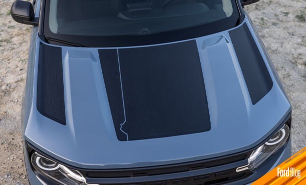 Destaca con Ford Bronco Sport Black Appearance con paquete de gráficos negros en lados y cofre