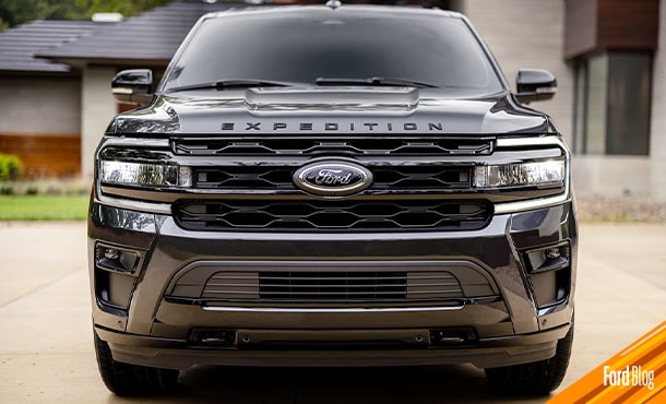 Encuentra los elegantes detalles en color negro de la Camioneta Ford Expedition Stealth Performance