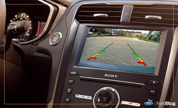 Ford Fusion Híbrido 2020 equipado con cámara de reversa y sensores