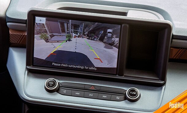 Pantalla de 8 pulgadas SYNC compatible con Apple y Android equipada en Ford Maverick HEV 2024