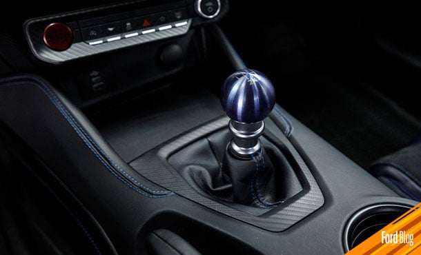 Ford Mustang 2024 está disponible en dos opciones de transmisión y motorización