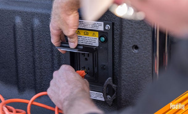 Conecta herramienta o dispositivos al Generador Eléctrico Pro Power Onboard de Ford F250 2024