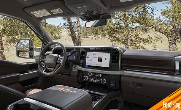 Descubre el poderío bajo el cofre del camión de trabajo Ford Super Duty F-250 2024