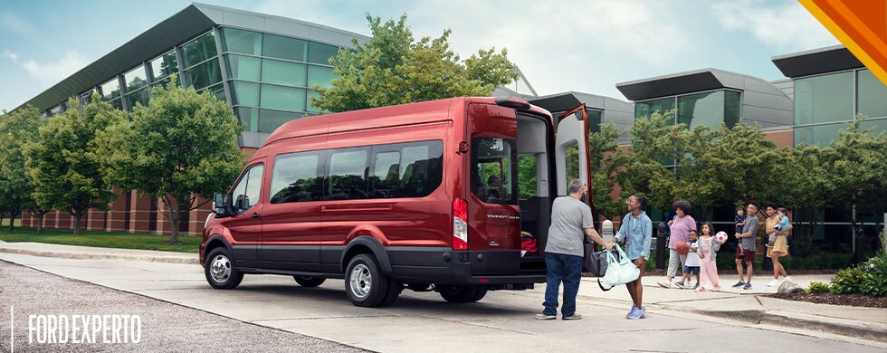 El Camión de Transporte Ford Transit Pasajeros se adapta a tus Necesidades Comerciales