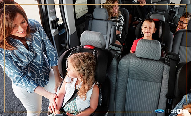 Ford Transit Pasajeros 2020 con espacio para hasta 18 pasajeros de empresas y escuelas