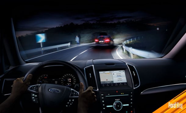 Conduce tu Vehículo Ford respetando los límites de velocidad para trayectos de noche más seguros
