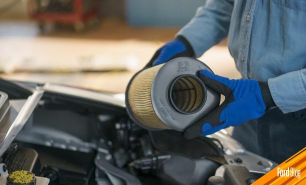 Mantén los fluidos de tu Auto Ford en niveles correctos conservará el motor en buen estado