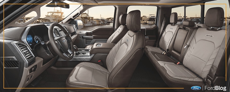 El Segundo Paso en la limpieza profesional del auto es aspirar los tapetes y rincones