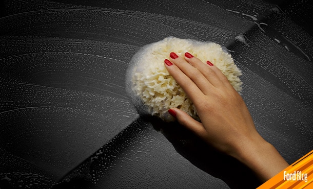 El agua a presión no es el mejor aliado para la limpieza óptima de nuestro motor y vehículo Ford