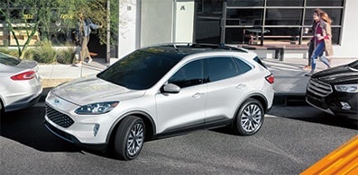 Descubre útiles consejos para estacionar tu vehículo Ford en menos mocimientos.