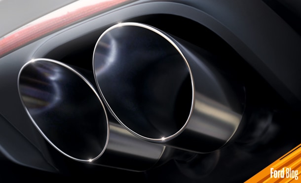 Conoce qué quiere decir que tu auto expulse humo negro, azul, gris o café