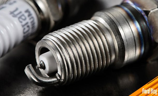 Si tu auto tiene bajo rendimiento, revisa las bujías y si está rota la cerámica, cámbialas