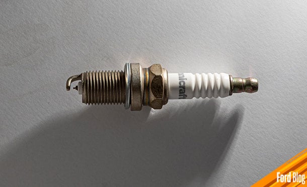 Indicadores para cambiar las bujías, como manchas blancas que generan bajo rendimiento